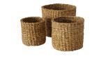 Drei Boltze Korb Sophy 25 cm Körbe aus natürlichem Material sind zusammen auf einem weißen Hintergrund ausgestellt.