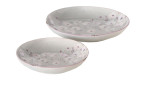 Zwei runde Boltze Dekoteller Sarah Schalen, 27 cm, grau mit weißem Blumenmuster und hellrosa Akzenten.