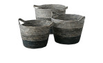 Deko-Korb Gian 29 cm von Boltze: drei Körbe aus Naturmaterial und Maisblatt in Schwarz/Grau auf weißem Hintergrund.