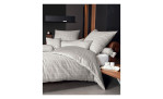 Mako-Satin Bettwäsche Kodernclassic in der Größe 135 x 200 cm und in der Farbausführung beige, kariert, auf einem Bett bezogen 