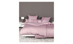 Mako-Satin Bettwäsche Modernclassic in der Größe 155 x 220 cm und in der Farbausführung rosa, gestreift, auf einem Bett bezogen