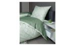 Mako-Satin Bettwäsche J.D. in der Größe 155 x 220 cm, in der Farbe Grün mit Muster, auf einem Bett bezogen 
