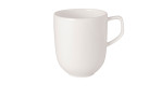 Becher mit Henkel Afina 300 ml aus Weißem Knochenporzellan, montiert auf weißem Hintergrund.