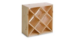 Das Weinregal 52 x 25 x 52 cm ist ein leichtes Holzregal mit diagonalen Böden, die X-förmige Ablagefächer bilden.
