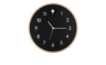 Die Globo Wanduhr Clocky 31,5 cm hat ein schwarzes MDF-Zifferblatt, weiße Zahlen und Zeiger sowie einen Vogel über der Zahl 11.