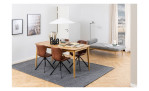 Stuhl Bastian in der Farbe retro Cognac in einem Zimmer