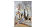 Tannenzapfen-Kerzenhalter 13,5 cm aus Polystein in braun. Auf einem dekorierten Hintergrund.