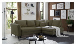Ecksofa Hereford mit Stoff-Bezug in der Farbe Wintermoss Milieuansicht