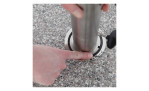 Granitsockel Expert Click-It® aus grauem Granit und Edelstahl, Funktion