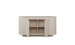 Sideboard Chania, ein helles Sideboard mit abgerundeten Enden und zwei offenen Türen, hinter denen sich vier Innenfächer verbergen.