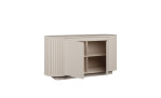 Das Sideboard Chania ist ein beiges, ovales Sideboard in Sandoptik mit abgerundeten, durchbrochenen Seitenwänden und zwei offenen Schranktüren, hinter denen sich Einlegeböden befinden.