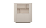 Sandfarbenes Highboard Chania mit abgerundeten Seiten, offenen Fächern oben und zwei geschlossenen Türen unten.