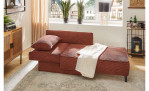 Schlafsofa Ravensburg in der Farbe Rostrot in Liegeform in einem Zimmer 