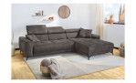 Wohnlandschaft „Damian“ mit USB-Anschluss, Kissen in einem hellen Wohnzimmer am Fenster, Regal, Uhr und Korb.