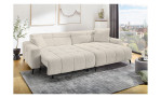 Wohnlandschaft „Remo“ (80 cm hoch) in einem modernen Wohnzimmer mit großem Fenster, grauem Teppich und Wanddekoration.