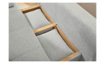 Schlafsofa „Faye“ mit grauen Kissen, Stauraum und sichtbarem Holzrahmen; Maße: Höhe, Tiefe, Breite variabel.