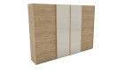 Schwebetürenschrank Silvio aus Holzwerkstoff in Eiche Artisan mit einer Absetzung im Champanger Farbglas.