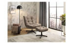 Relaxsessel Kairo mit Hocker in der Farbe taupe, in einem Raum stehend