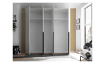 Milieubild Kleiderschrank 5-türig weiß mit drei Fachböden und drei Kleiderstangen geöffnet