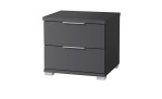 Nachttisch Svenja in graphit. 2 Schubkästen mit Kunststoffgriffen. Schräg von links abgebildet.