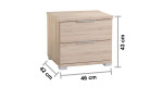 Nachttisch Svenja in der Farbe Eiche Sonoma. 2 Schubkästen mit Kunststoffgriffen. Schräg von rechts mit Maßangaben abgebildet.