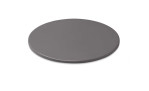 Ein runder, flacher, grauer Weber Pizzastein Ø 36 cm für Grillzubehör auf weißem Hintergrund.