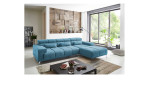 Komfort-Wohnlandschaft Salzburg in der Farbe Azur. Ottomane auf der rechten Seite. In dekorierter Umgebung.