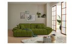 Wohnlandschaft Poppy in Grün mit Ottomane links, Microfaser-Wohnlandschaft im Wohnzimmer mit Couchtisch und Teppich.