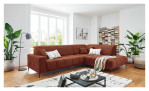 Komfort-Wohnlandschaft Luan in einem orangefarbenen Cordstoff. Auf einem dekorierten Hintergrund.