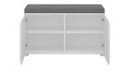 Schuhbank Mestre mit einer Front in Weiß Hochglanz und einem Korpus in Alpinweiß. Zusätzliches Kissen in Grau. Geöffnete Ansicht.