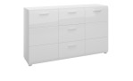 Kommode Mestre mit einer Front in Hochglanz Weiß und einem Korpus in Alpinweiß. Mit silbernen Griffen und Füßen.
