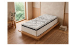 Federkernmatratze Easydream TFK 5380 (38 × 90 × 200 cm) auf einem Holzbett in einem minimalistisch eingerichteten Zimmer mit hellen Wänden und einem Fenster.