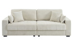 Sofa „Adamo“ in Beige, vier Kissen, Vorderansicht; seine Breite und Tiefe unterstreichen den großzügigen Komfort.