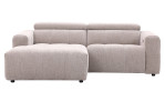 Wohnlandschaft „Kelly“ in Hellgrau, breite Armlehnen, Chaiselongue auf der linken Seite, Polsterung, Vorderansicht.
