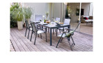 Garten-Essgruppe mit einem rechteckigen Tisch und sechs grauen Gartenstühlen Livorno Grey auf einer Holzterrasse.