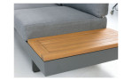 Lounge-Set Accra mit Tischplatten aus Akazienholz, Gestell in Anthrazit aus Aluminium und dunkelgrauen Polsterauflagen, Detail Seitentisch